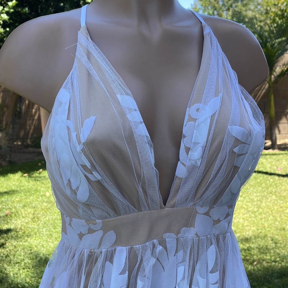 LilyFul Lace white Floral Overlay V-Neck Maxi sz MEDIUM womens Dress - Picture 3 of 16